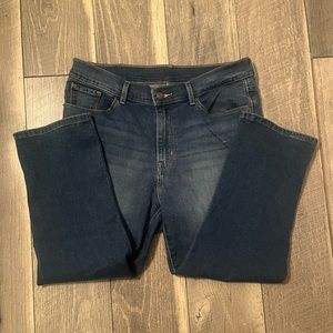 ♥️Levi Strauss Capris Woman’s Blue Jean Size 8